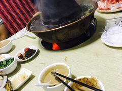 -洞庭洲·防空洞火锅·烧烤·铜锅涮肉(新百广场店)