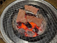 -山川小町·极番烧肉(新地假日广场店)
