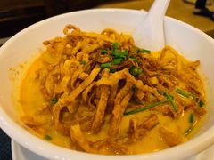 鸡肉黄咖喱面-Dash Teak House