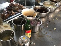 -鸿浩扒猪脚米线