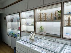 -翰佐蔡司小乐圆·依视路星趣控·暴龙眼镜折扣店