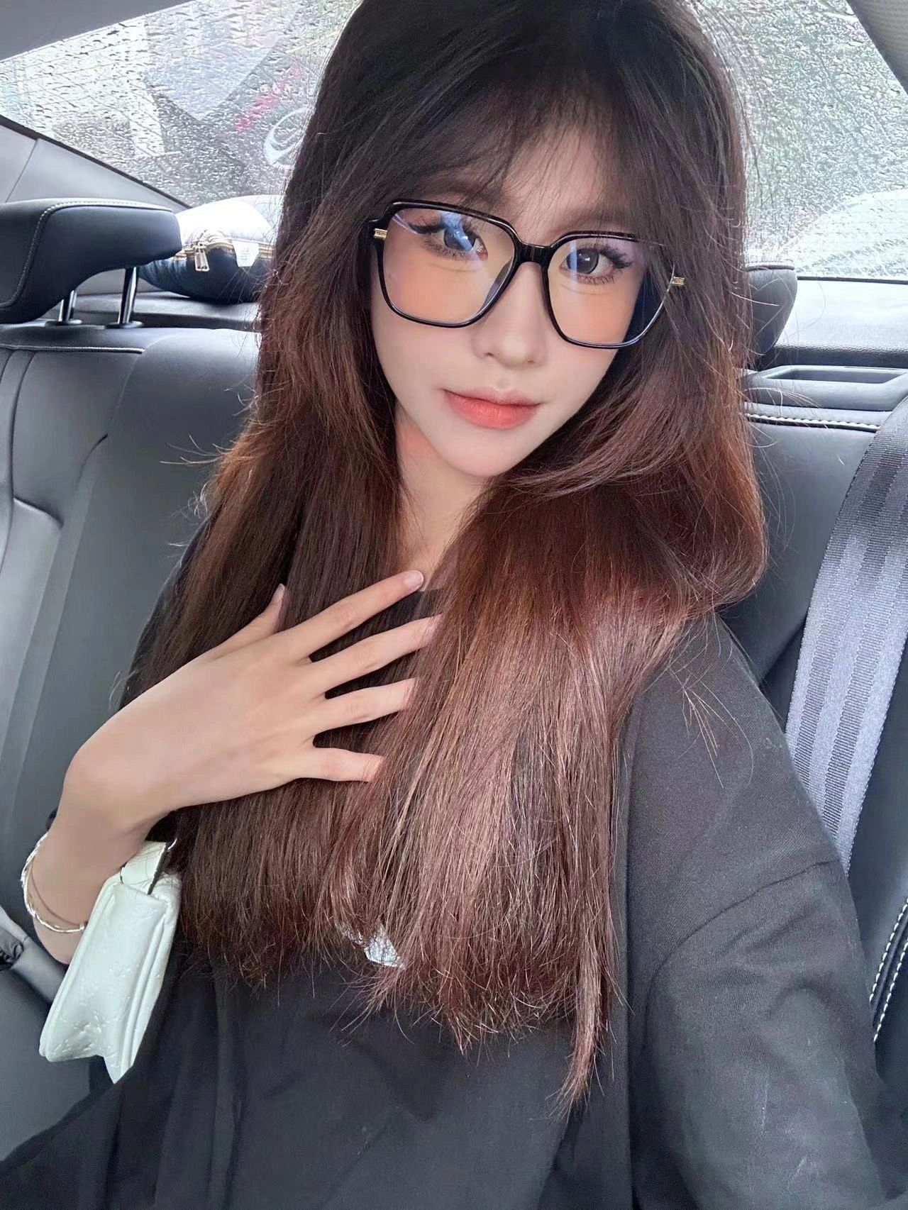 👓戴眼镜的我,好想多了一分酷酷的感觉!#选对眼镜颜值暴涨