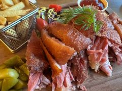 德国风味慢烤脆皮猪肘-MARU玛露音乐餐厅(大学路店)