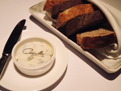 餐前面包黄油-壳里西餐厅Coquille Seafood Bistro(蒙自路店)