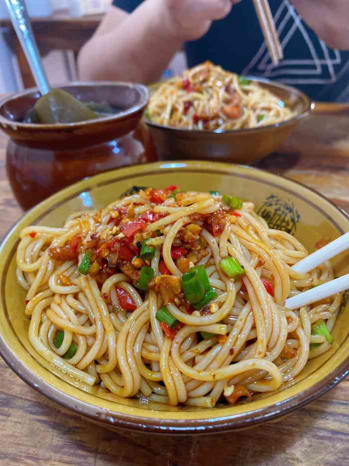 打分   /人 忠实粉丝了,拌粉瓦罐汤这就是南昌人的美味早餐.