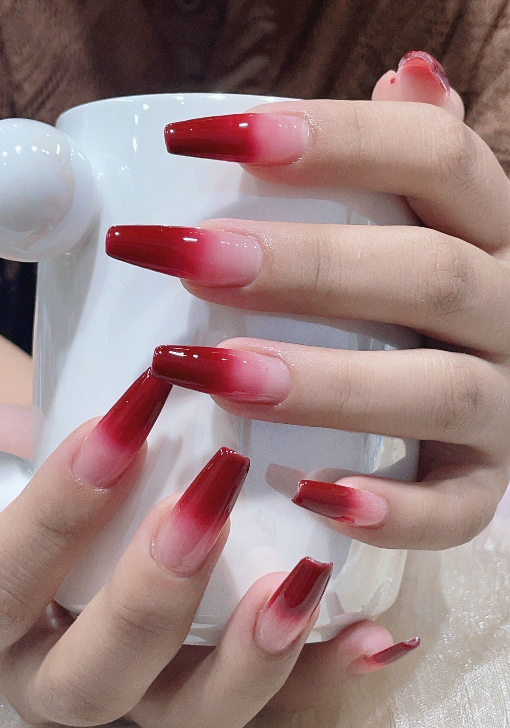 红色渐变美甲💅原图直出