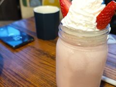 草莓酸奶思慕雪-I HOLIC艾豪丽披萨(KKone店)