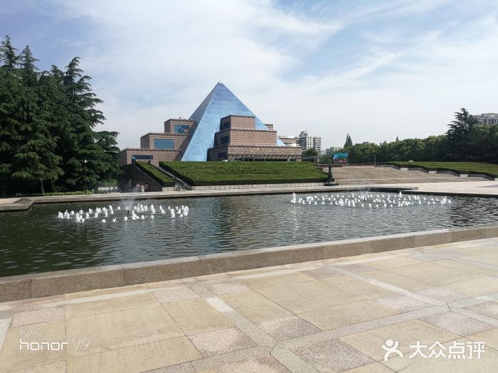 上海市龙华烈士陵园景点图片