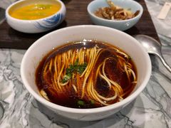 特色红汤面-萬國春·中菜馆(颐和公馆店)