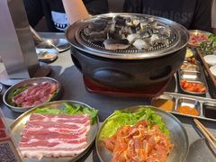 -围炉肉舍•炭烤活鳗•丹东海鲜烤肉(步行街店)