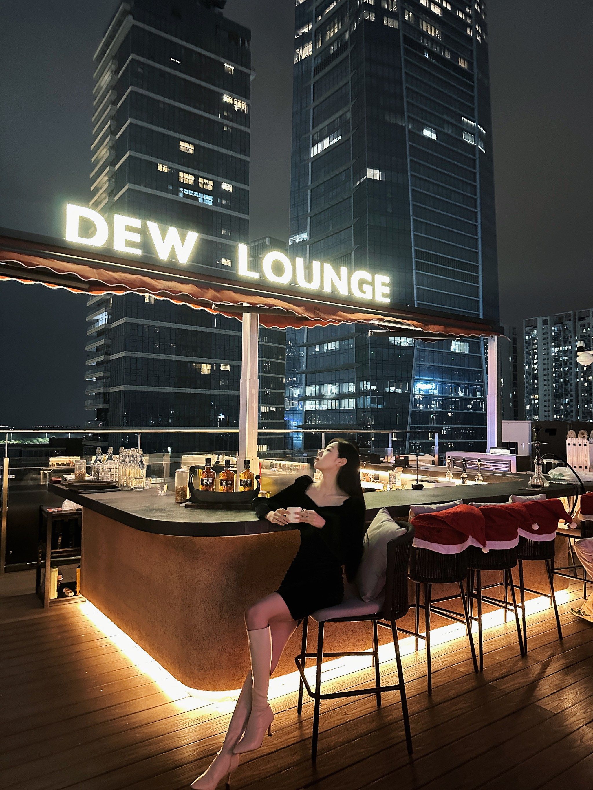 跟朋友来深圳湾天台lounge bar坐坐?