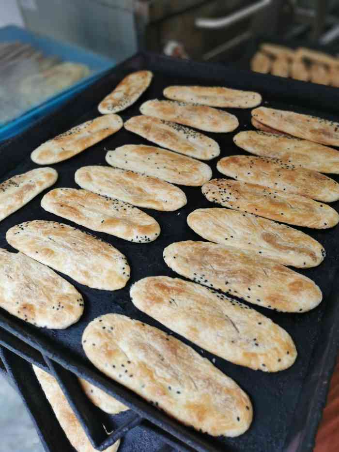 张记袜底酥(锦溪店)-"一走进古镇就看见好多人人手一袋袜底酥 看.