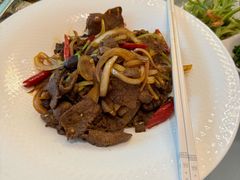 洋葱炒肉片-富阳国际贸易中心大酒店富盈门中餐厅