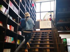 -钟书阁(松江泰晤士小镇店)