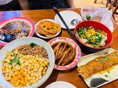 -爆炸头阿姨小四川正宗川味小吃(无任何分店)