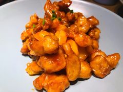 菠萝咕咾肉-蜜桃餐厅·伴山(绿宝广场店)