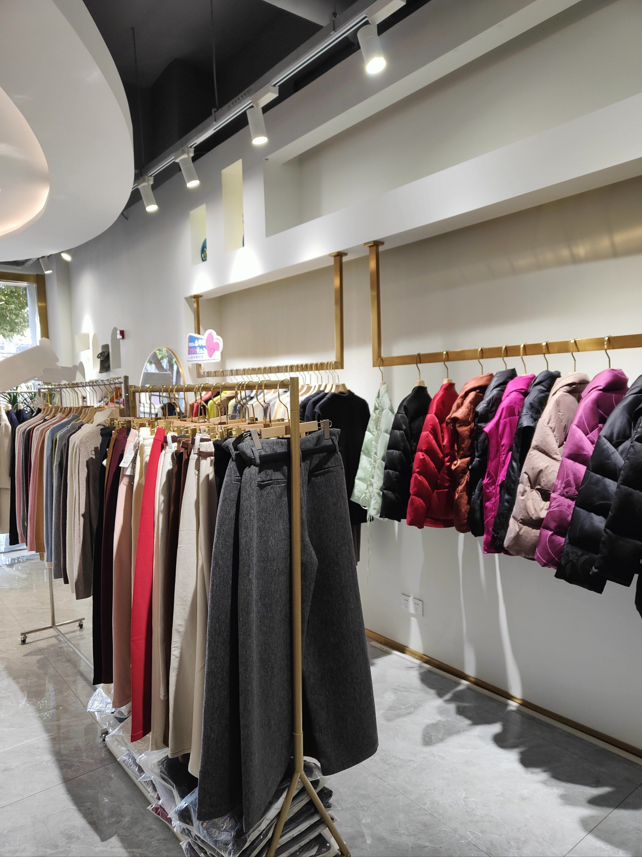 0元玩转这座城
#武进万达女装#jxy泇汐娅服饰工厂店#jxy泇汐娅
