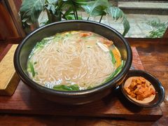 -银米·云南传统过桥米线(双廊黑金冠店)