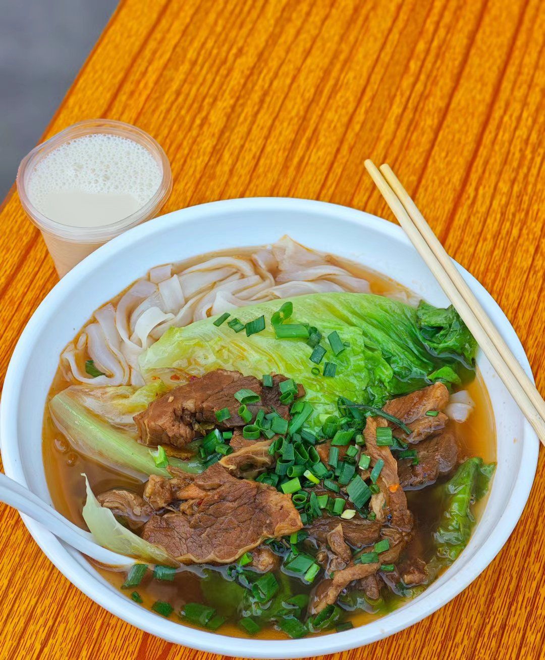 8块钱就能吃到满满一大碗厦门特色牛腩粉