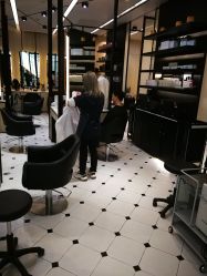 -HAIR CORNER