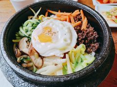 石锅拌饭-百年石锅饭·朝鲜族传统民餐