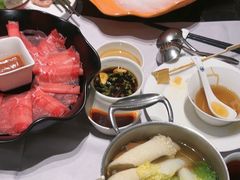 -红鼎豆捞·非遗鲍皇汤火锅(宝丰路店)