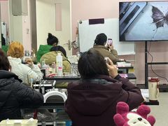 -粤港芭莎美容美发化妆学校