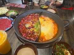 酸汤鸳鸯锅-冯校长老火锅(广州正佳广场店)