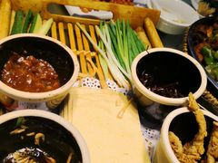 煎饼卷大葱-鲁南老味·百年传承地域鲁菜(岔路街店)