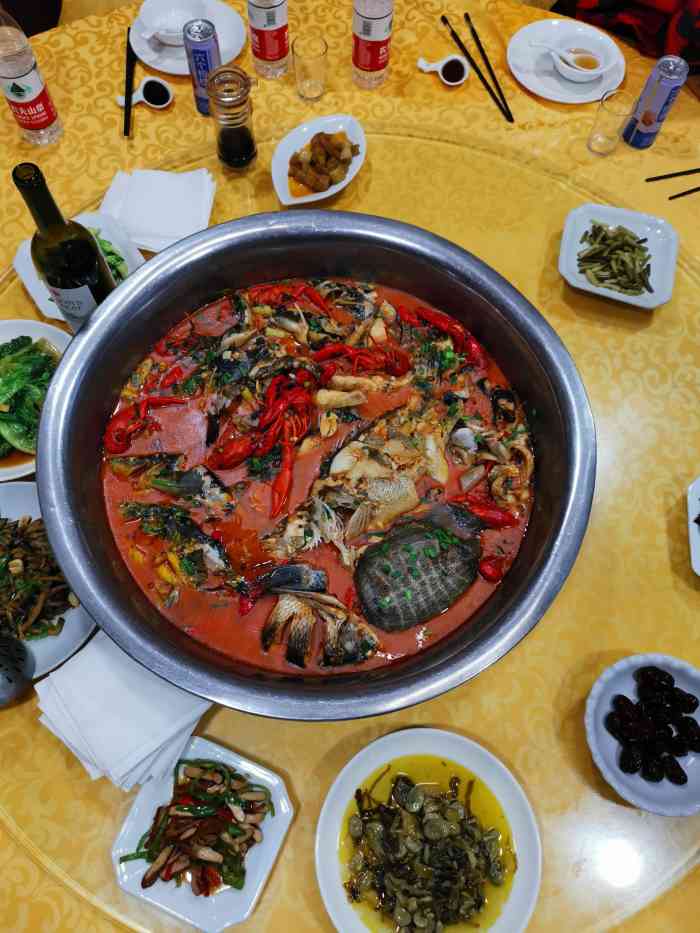 张三水八鲜-"菜点多了.凉菜一般,鳗鱼是咸的不太满意,.