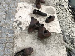 -多瑙河畔鞋履雕塑