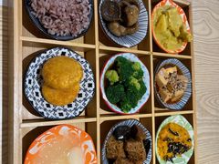 九宫格（盲盒）-轻蔬不用等·素食(江苏路店)