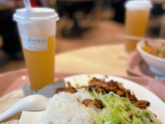 菌菇腊肉饭-北大家园食堂