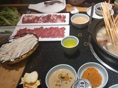 -明何记涮牛肚(品牌首店隋唐植物园南门古城路店)