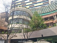 -瑞虹新天地月亮湾