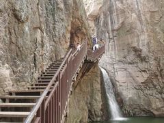 -龙潭大峡谷