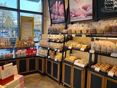 面包甜点陈列柜-皇冠幸福里动物奶油生日蛋糕(宗关地铁店)