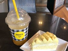 -莓园冰淇淋店
