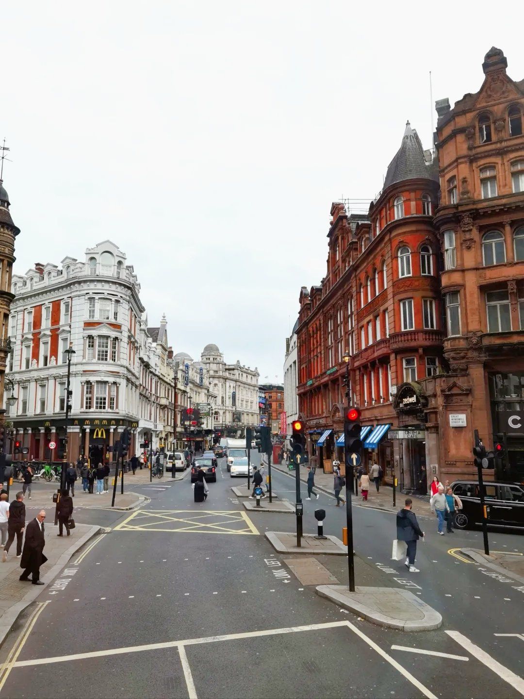 伦敦的街景永远有趣