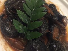 红焖小香菇-乾隆美食·本帮菜(黄河路店)