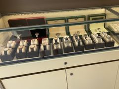 -恒一珠宝·回收黄金钻石奢侈品(灵岩南路店)