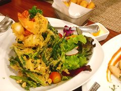 -Chom Cafe and Restaurant