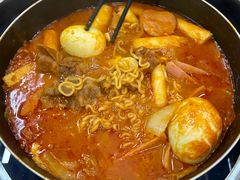 -三清洞摩西韩式年糕火锅(威高广场店)