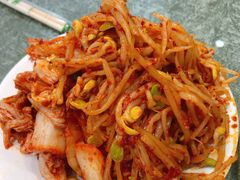 辣白菜拼黄豆芽-春花民族美食(佳木斯总店)