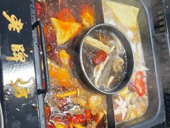 -老牌坊云南鱼豆花火锅(哈西万达店)