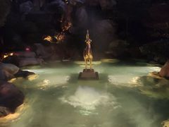 -七彩云南古滇温泉山庄