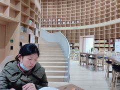 -新华文创·光的空间