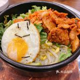 泡菜小菜等可以无限加！芝士拉面我觉得最好吃