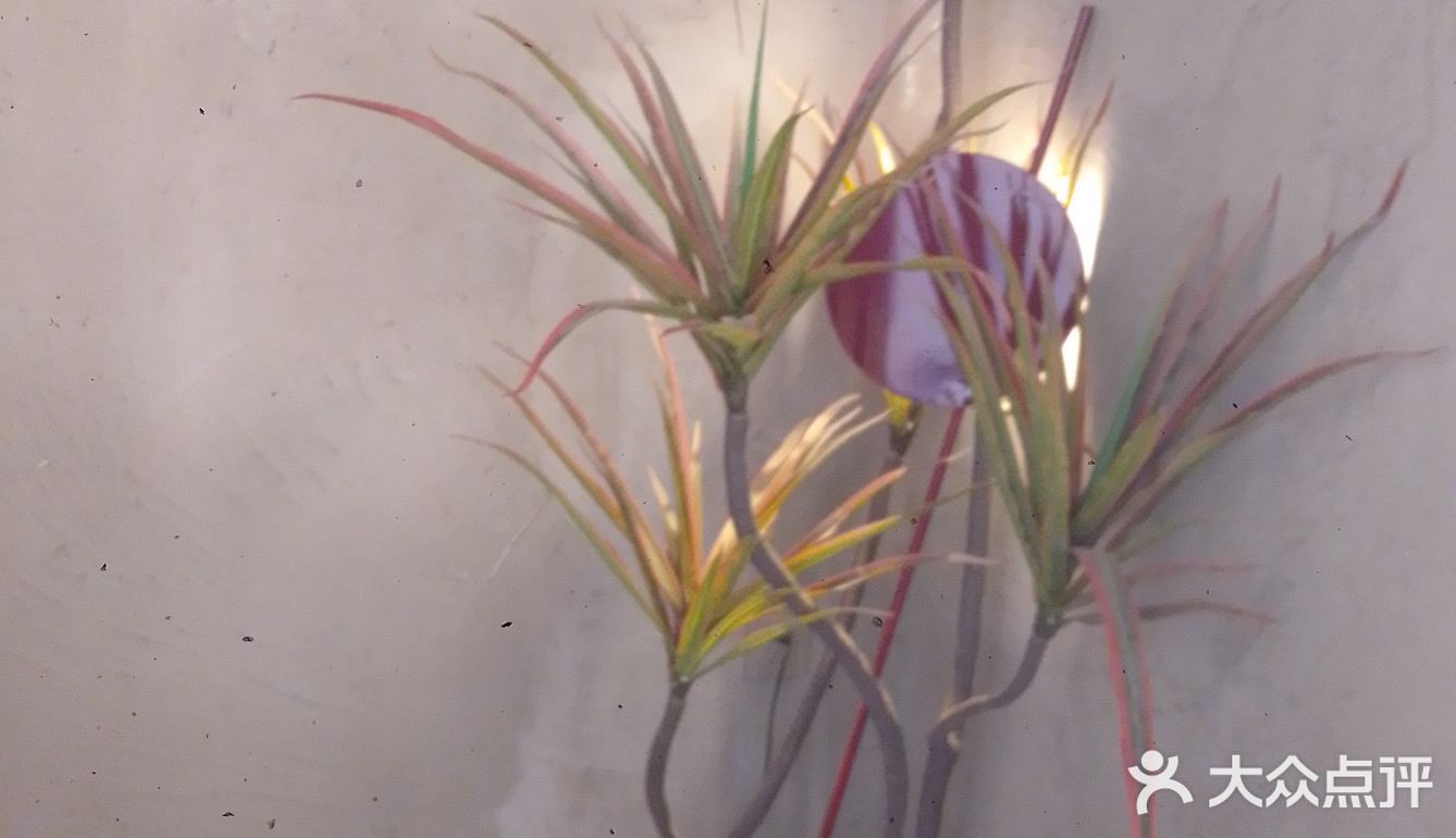 店里的客人不少,老板很热情。虽然只是家面馆