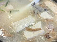 招牌砂锅雅鱼-洪平血旺椒麻鸡雅鱼饭店(熊猫大道店)